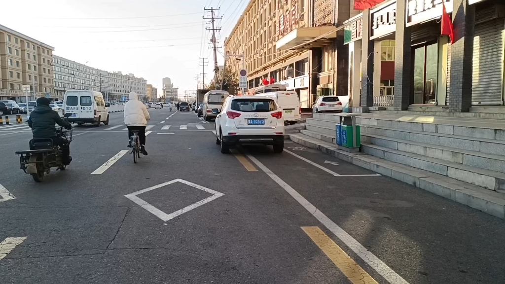 [图]呼和浩特市回民区11月30日街头景象，开泰市场、万惠市场附近