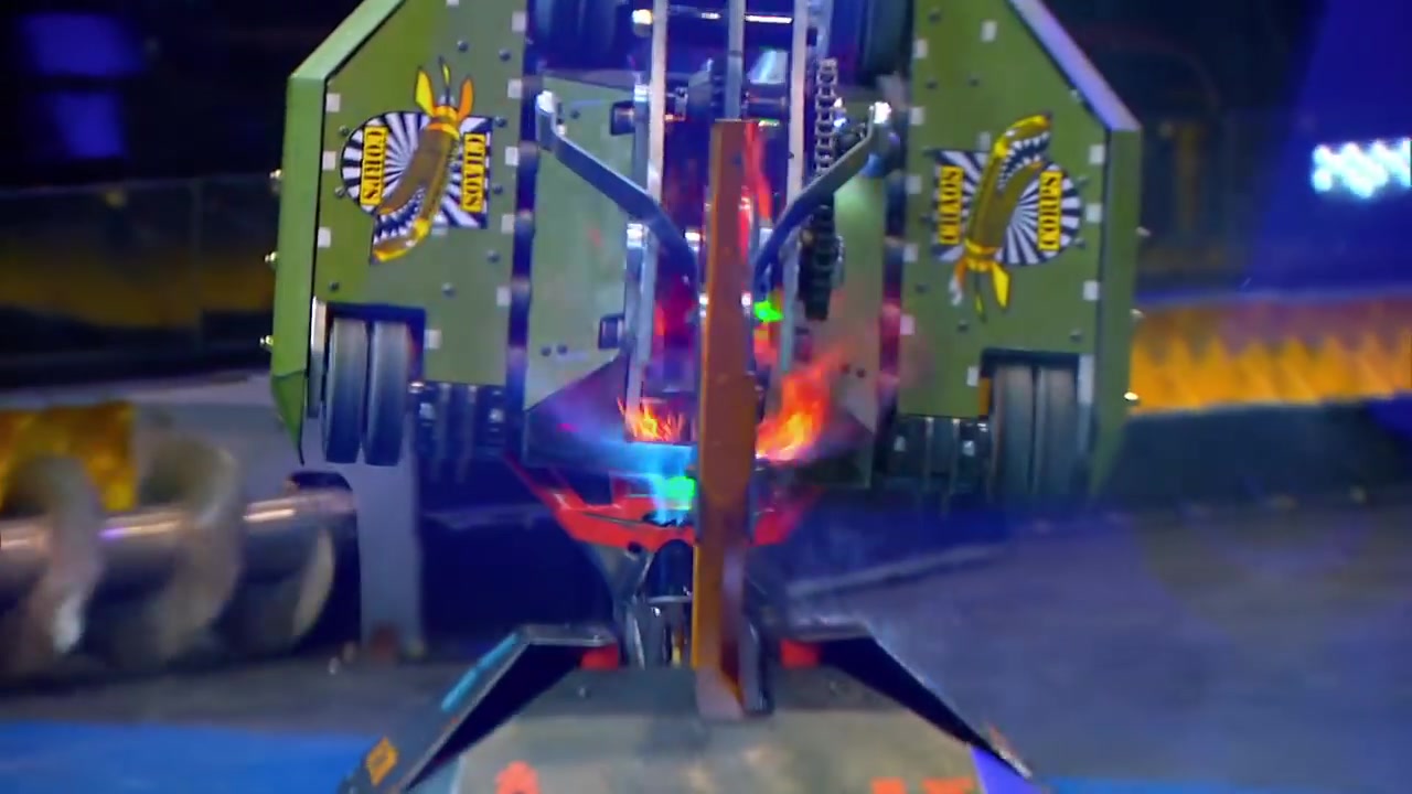 [图]【机器人大乱斗】Complete Control vs. Bombshell - BattleBots