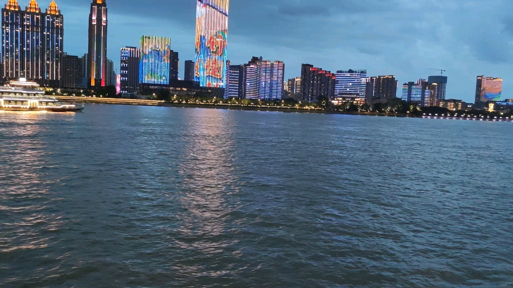 武汉江汉关轮渡游长江