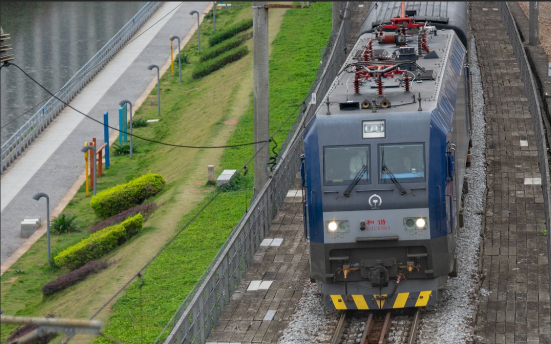 【gsrc】广铁龙段hxd1c0805牵引t8370次列车(25z)驶离深圳站_哔哩哔哩