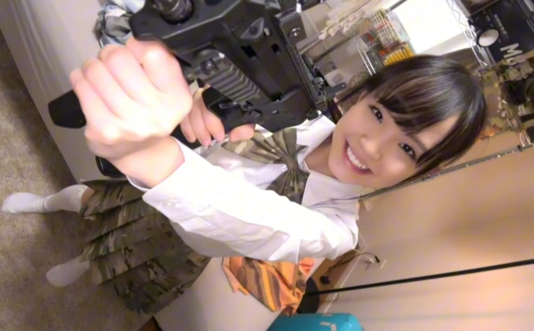 不听话就拿枪打你哦～(工藤拉拉)