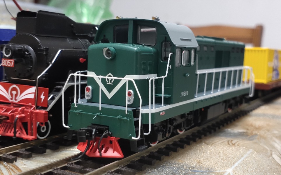 火车模型n27东方红5货列小跑