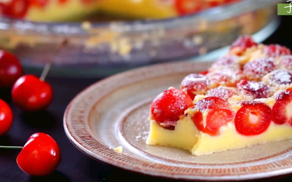 春日美味的牛奶樱桃披萨来啦_哔哩哔哩 (゜-゜)つロ 干杯~-bilibili