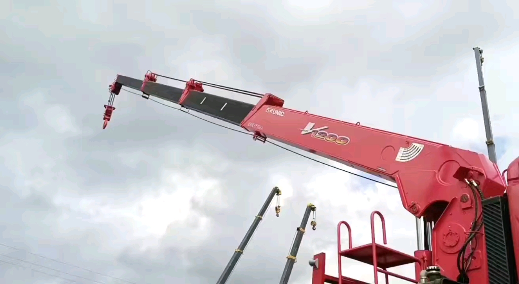 古河吊机,12吨随车吊后八轮的配置,大家觉得怎么样?