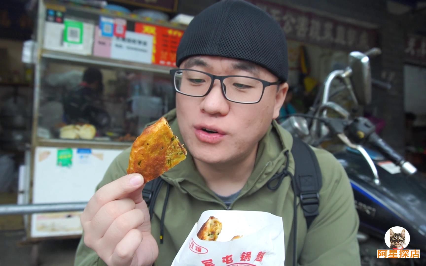 【阿星探店】成都菜市场美食,老夫妻做军屯锅盔,糖油果子1元5个,街坊