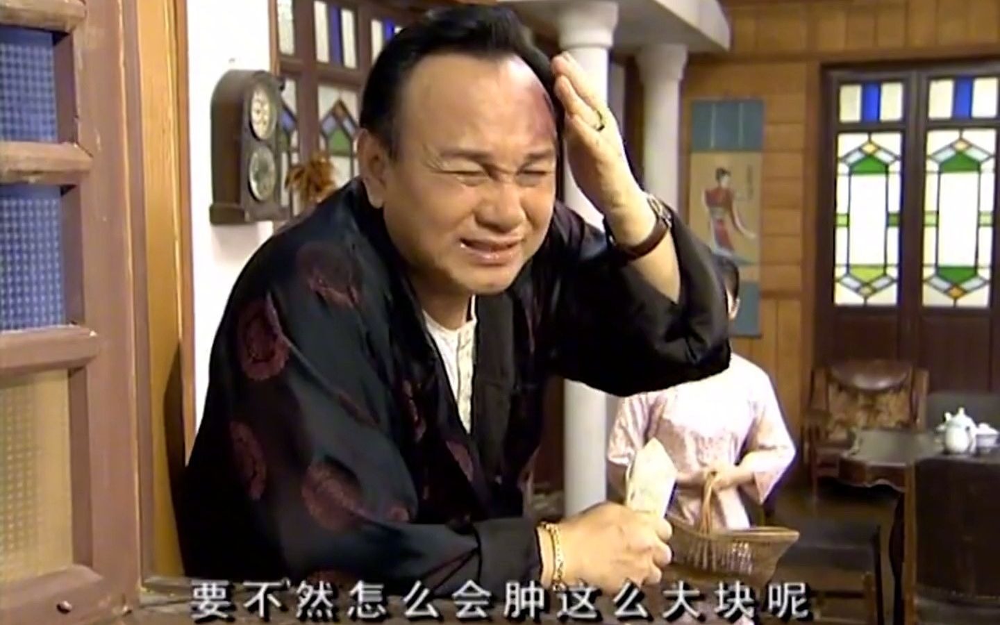 七十二家房客炳哥对自己的伤耿耿于怀怀疑房客暗中揍自己小心眼
