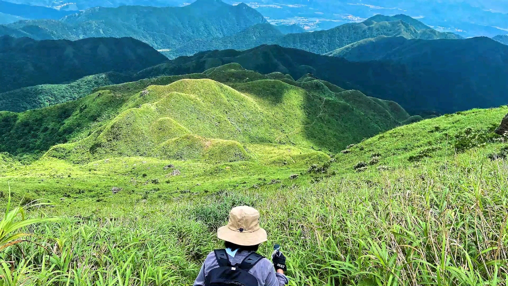 南宁徒步|在海拔1400m的戏台峰看高山草甸哔哩哔哩bilibili