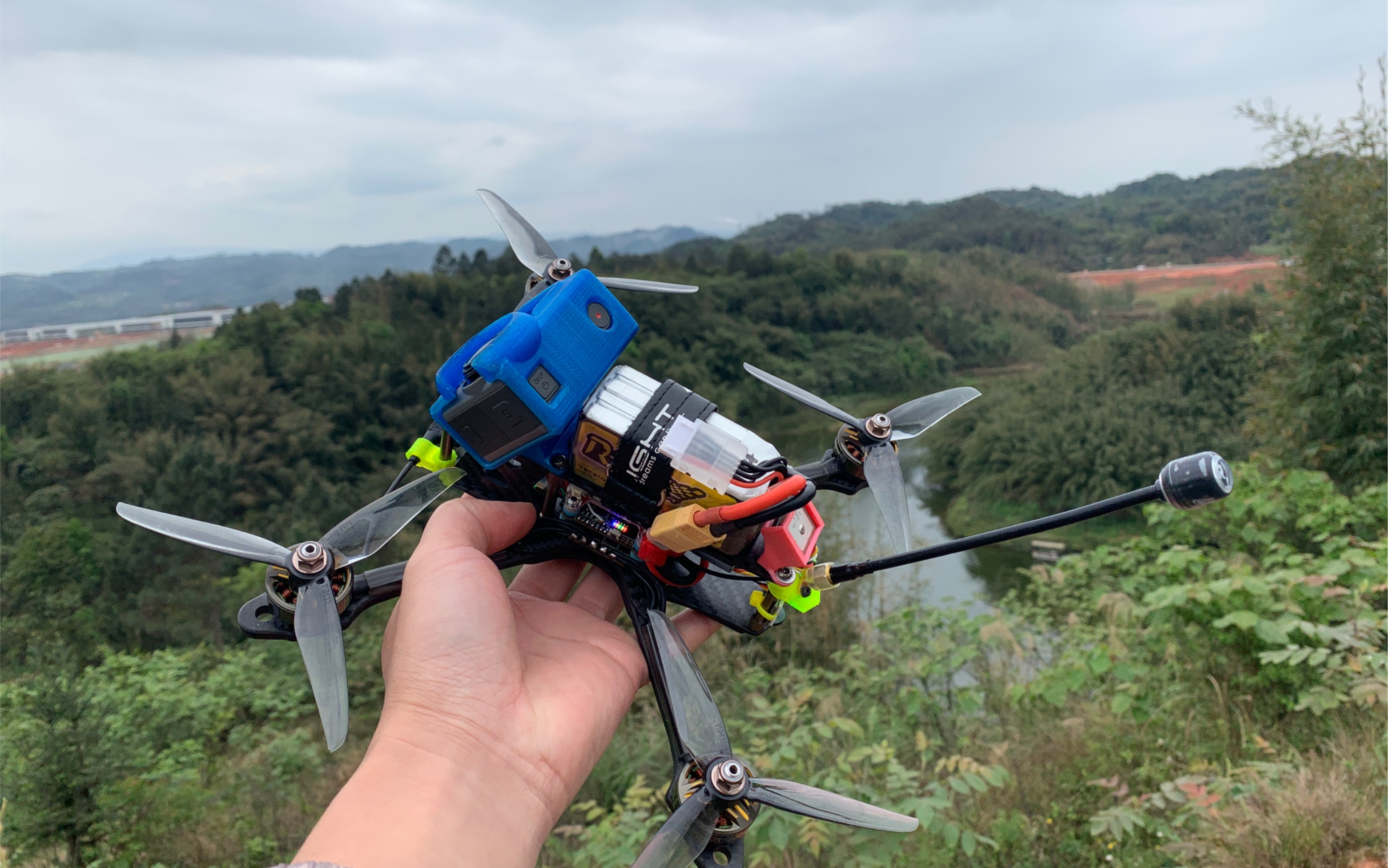 johnny j5 5寸穿越机 水库贴水飞行_哔哩哔哩_bilibili