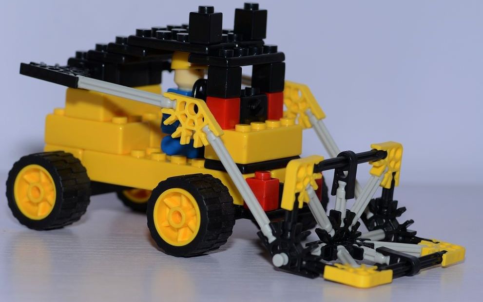 用乐高搭建的简单清扫车,新手作品请多多指教.谢谢大家.