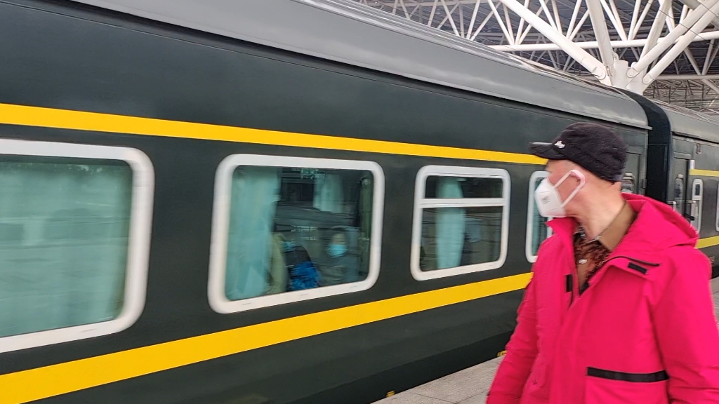 宁盐特快t7778次进泰州站,本务上局宁东段df110148