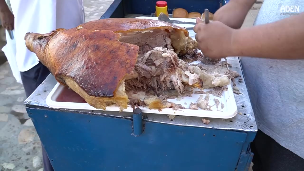 古巴街边美食—烤马腿(街头硬菜)