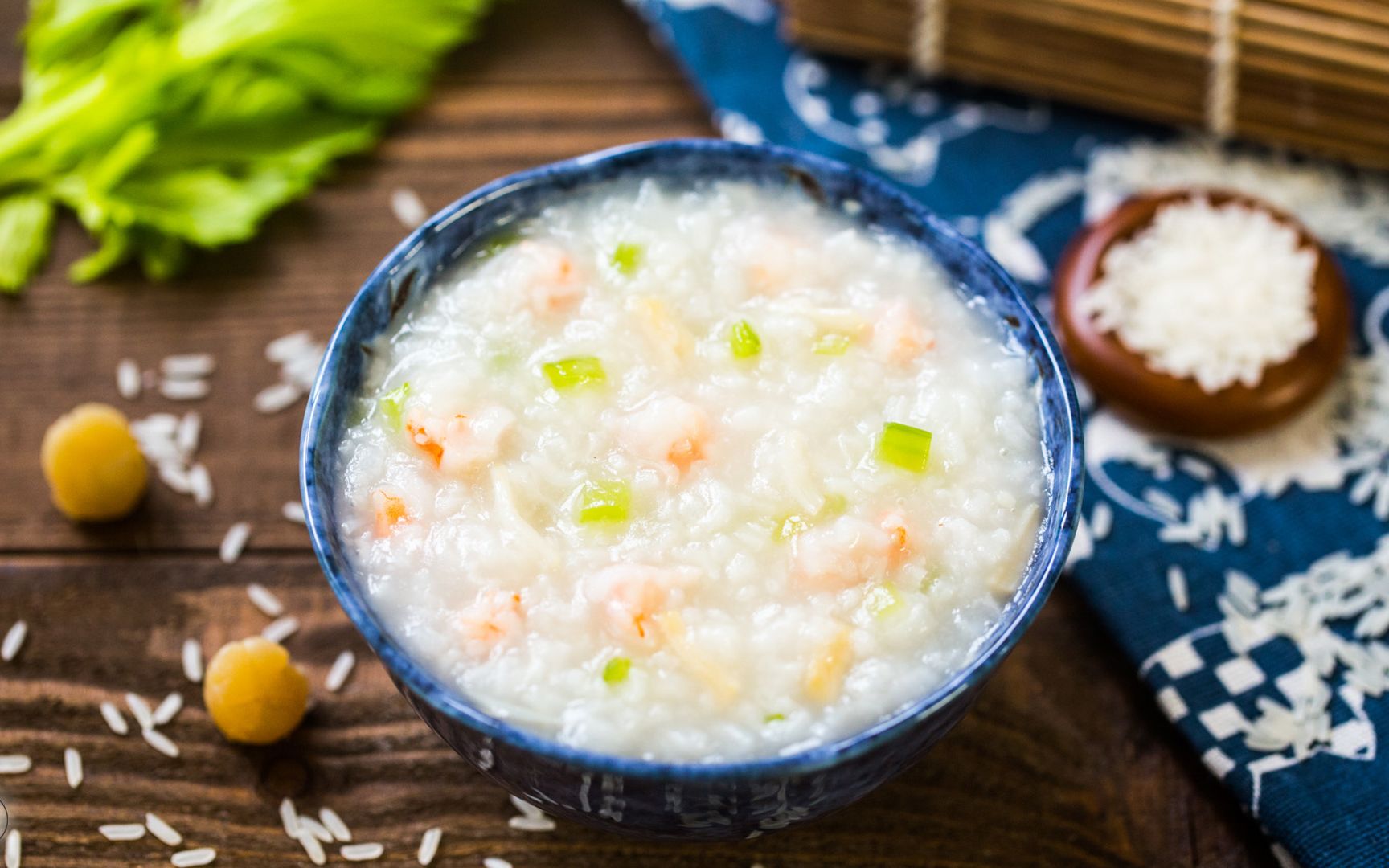 西芹鲜虾干贝粥煮一煮就解决全家人的一餐那叫一个鲜