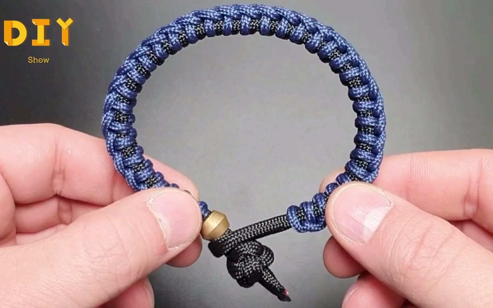 手工编绳教程教你用伞绳编手链看一遍就学会了
