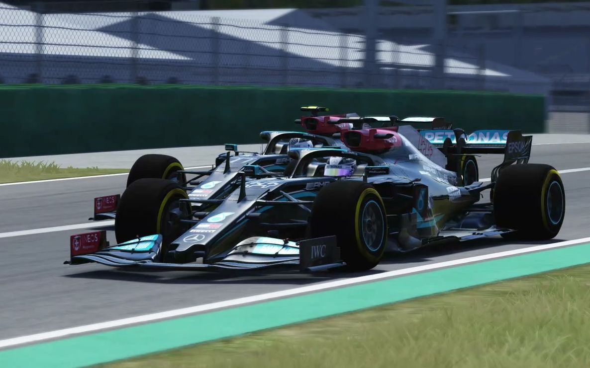 f1 2021冠军车队奔驰双车巡航,结果发生意外一幕