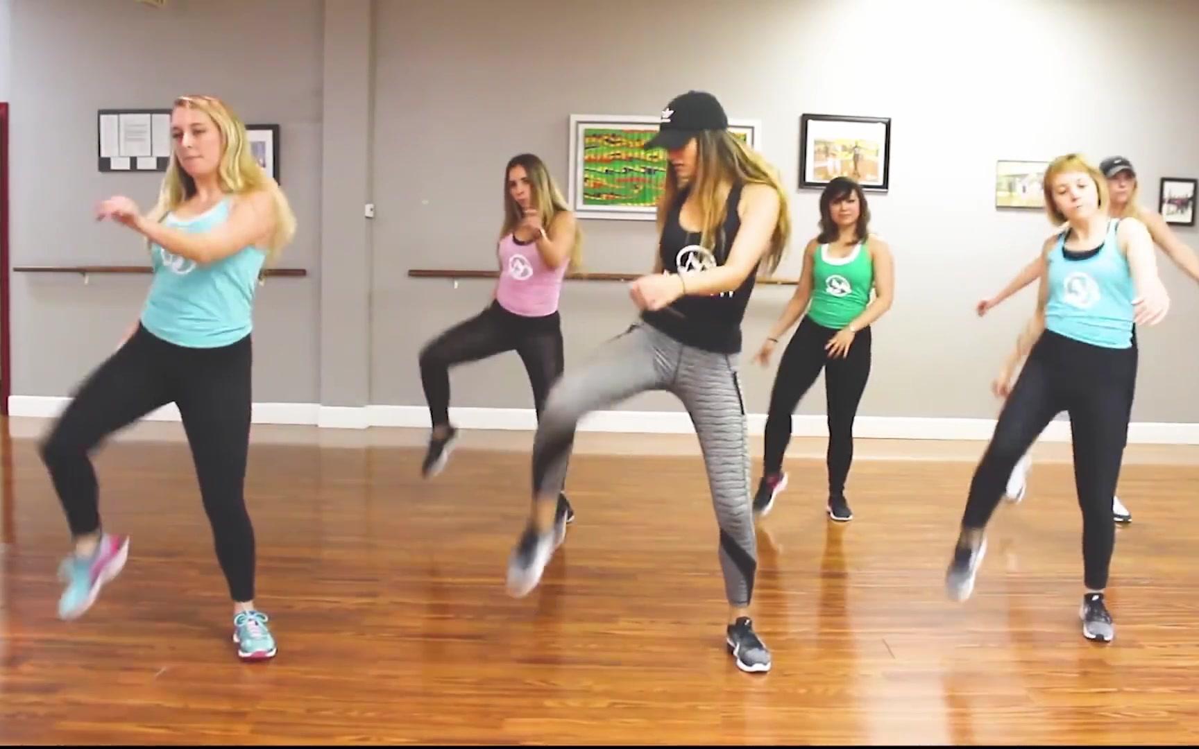 神曲havana配上尊巴舞,俩美女带你一起健身_哔哩哔哩 (゜-゜)つロ