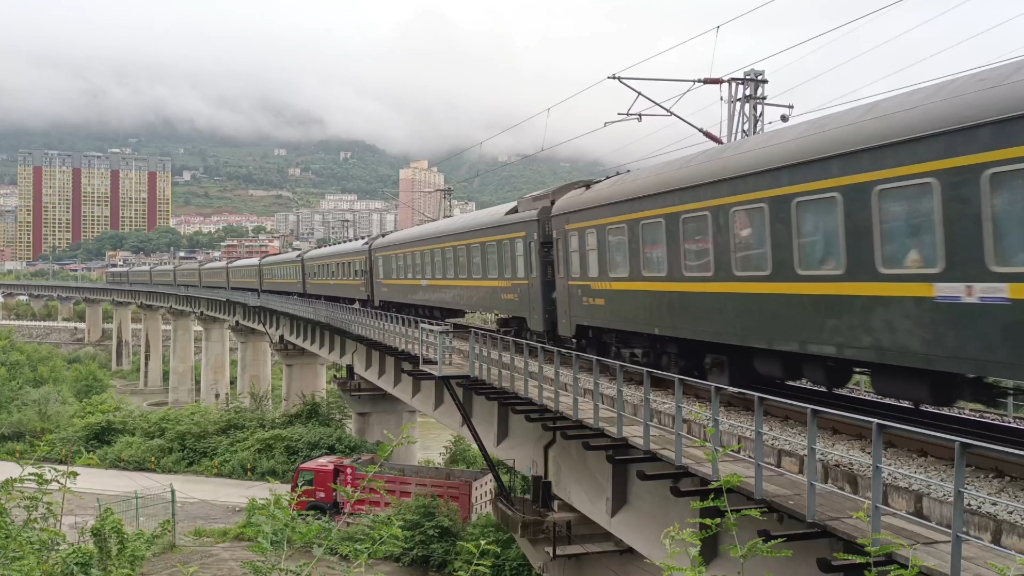 武局南段hxd1d0666牵引t126次成都西～东莞东