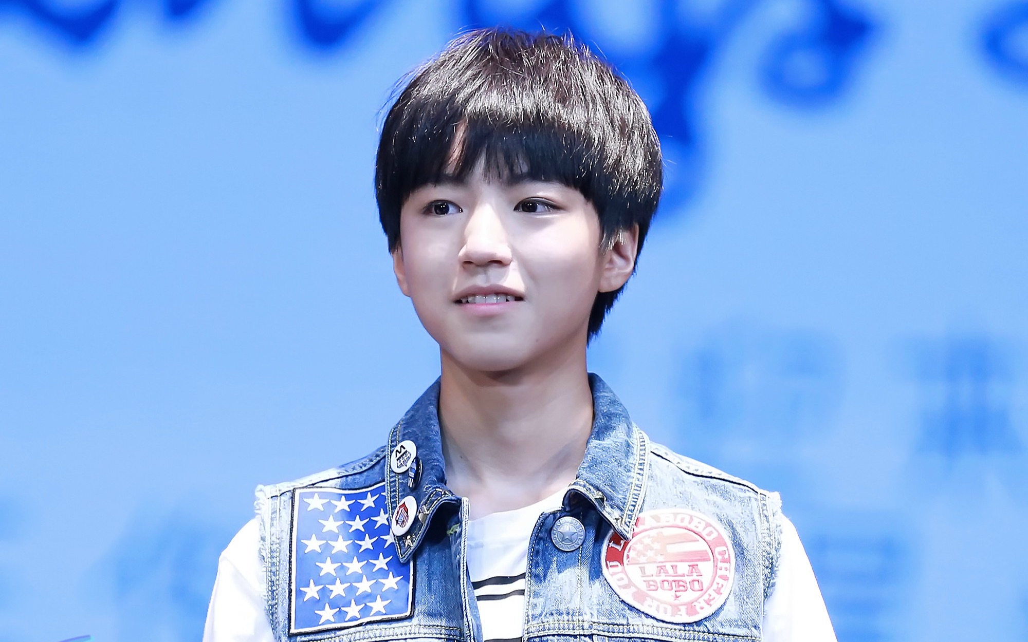 【王俊凯】王俊凯16岁生日会 现场秀舞技与粉丝亲密互动