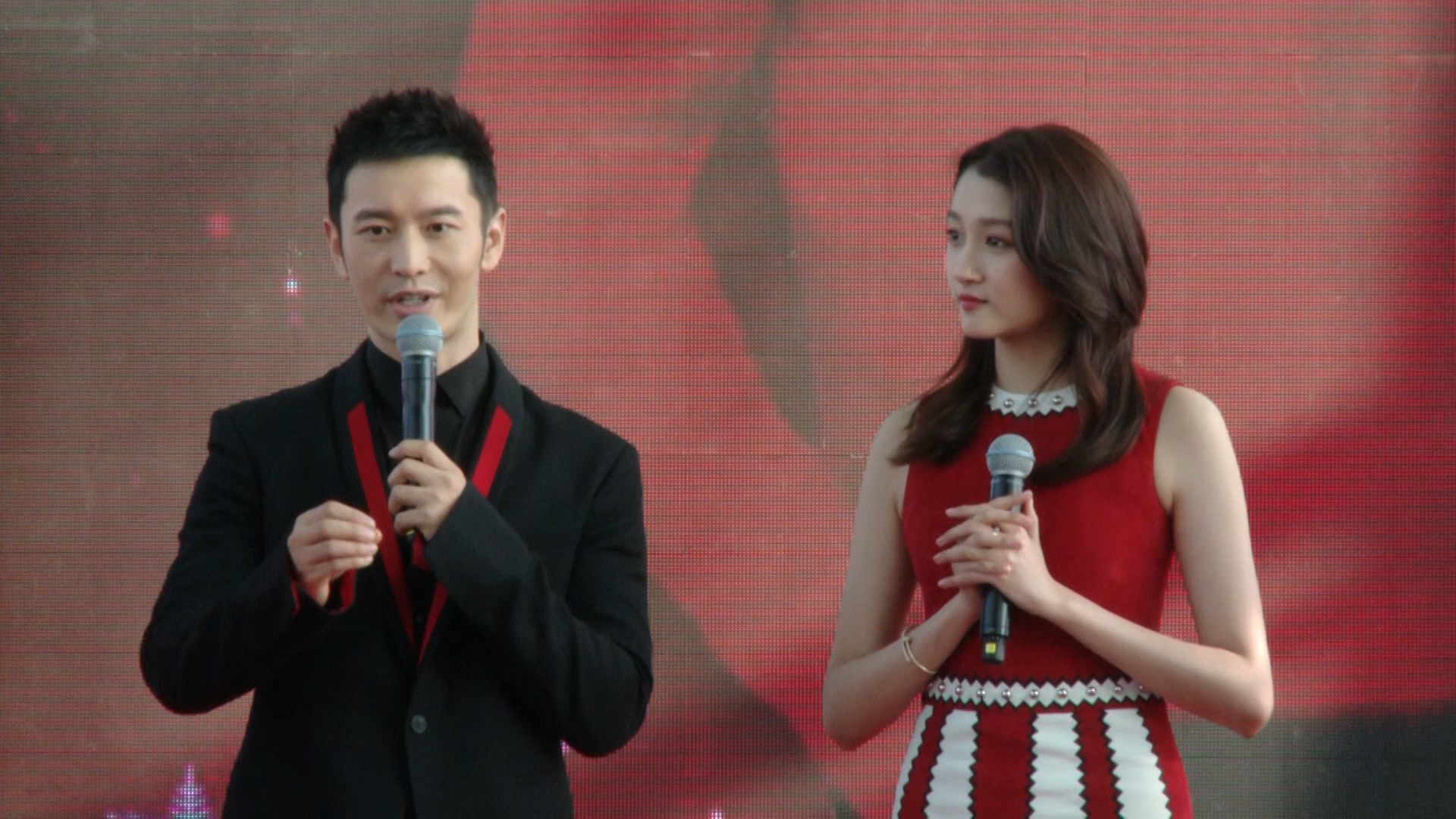 黄晓明关晓彤携手代言北京春晚