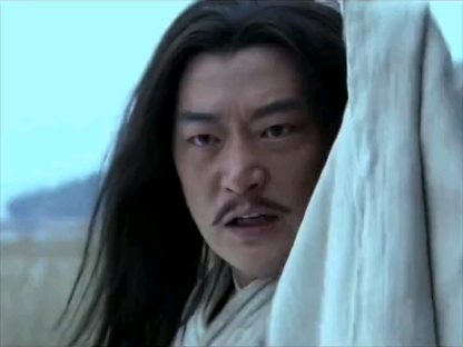 陆逊装疯卖傻哗众取宠想要韩当放自己一马,怎料却被韩当直接无视并拿