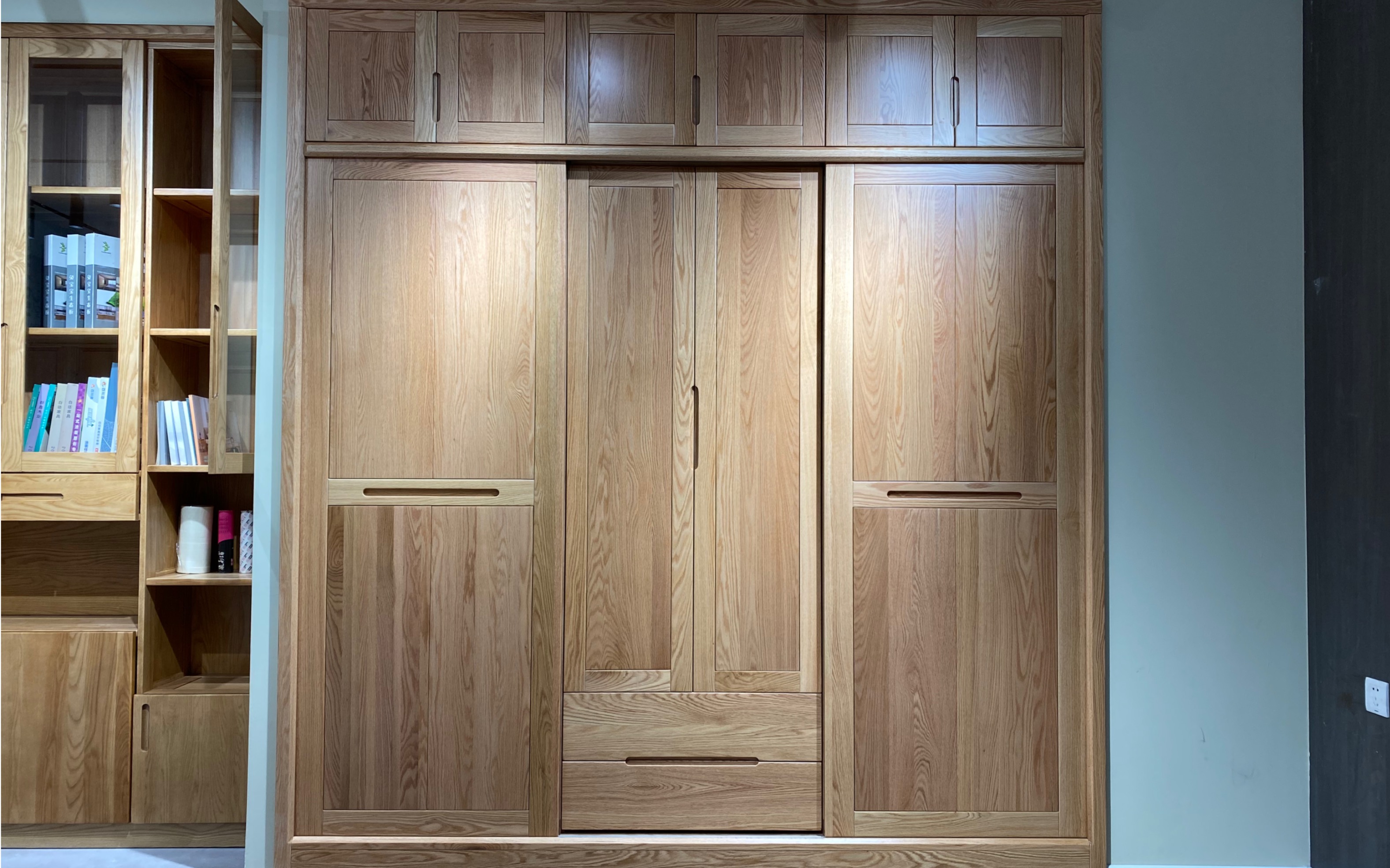 全屋定制移门/推拉门红橡木衣柜,扩大你的卧室空间!