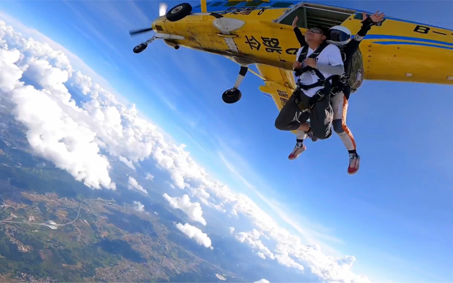 广东罗定4000米高空跳伞vlog