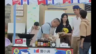 Tải video: 大美女杨超越向你走来！