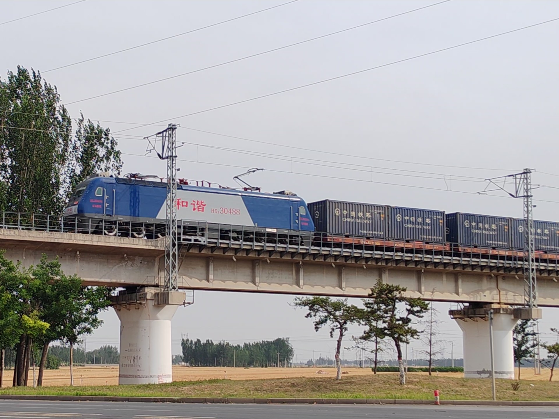 hxd3通过邯黄铁路冀州段,前往黄骅方向