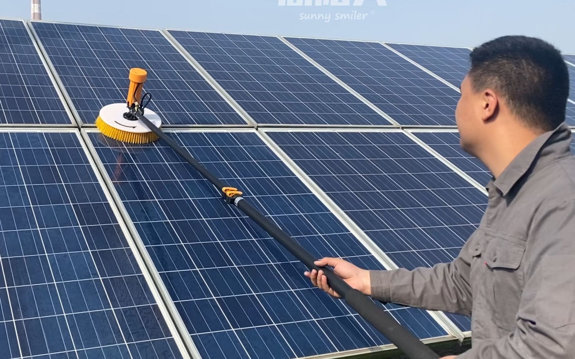 向阳天x3单头光伏清洗机,清洗现场展示!