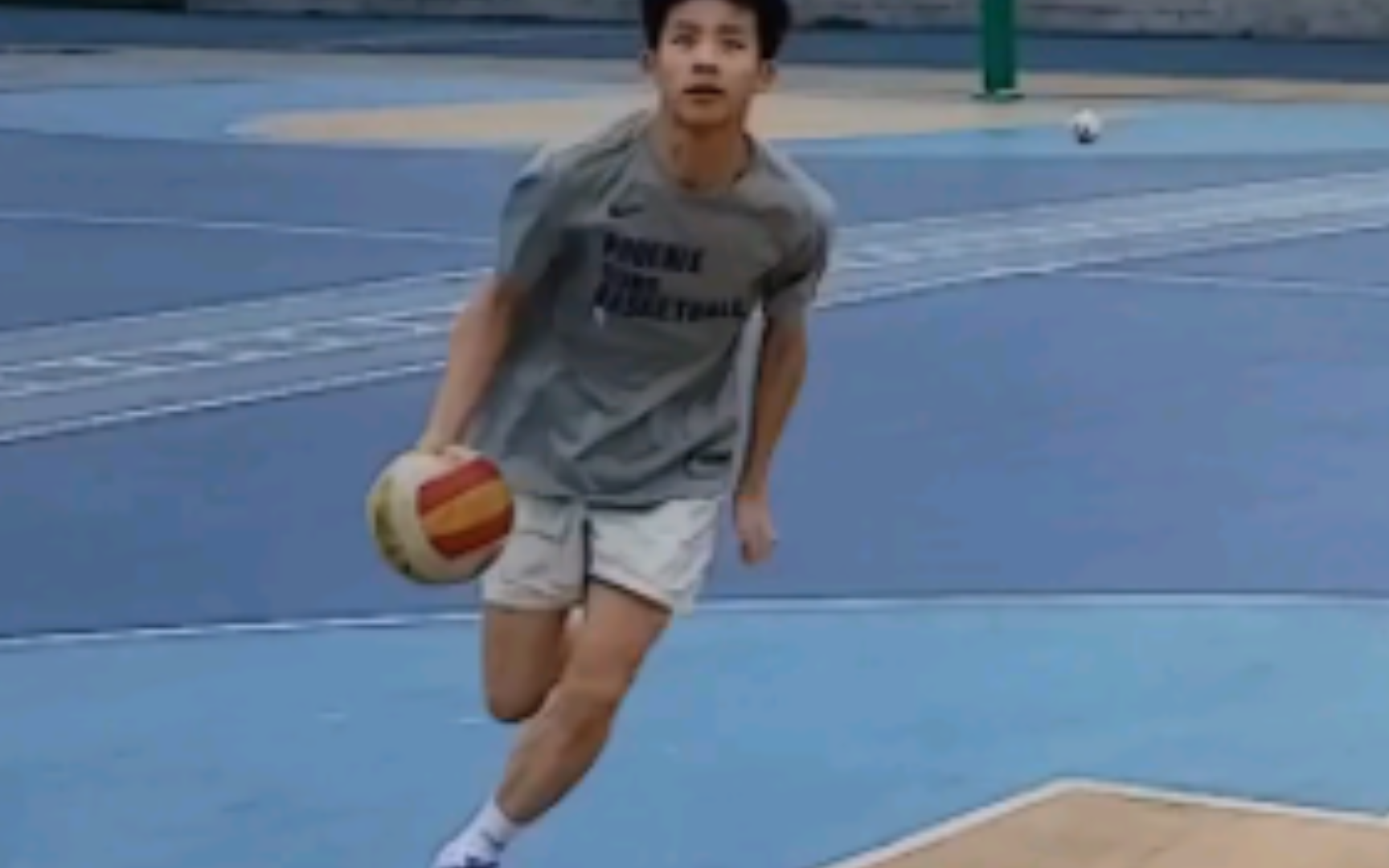 剪一下我们帅气的体委打球