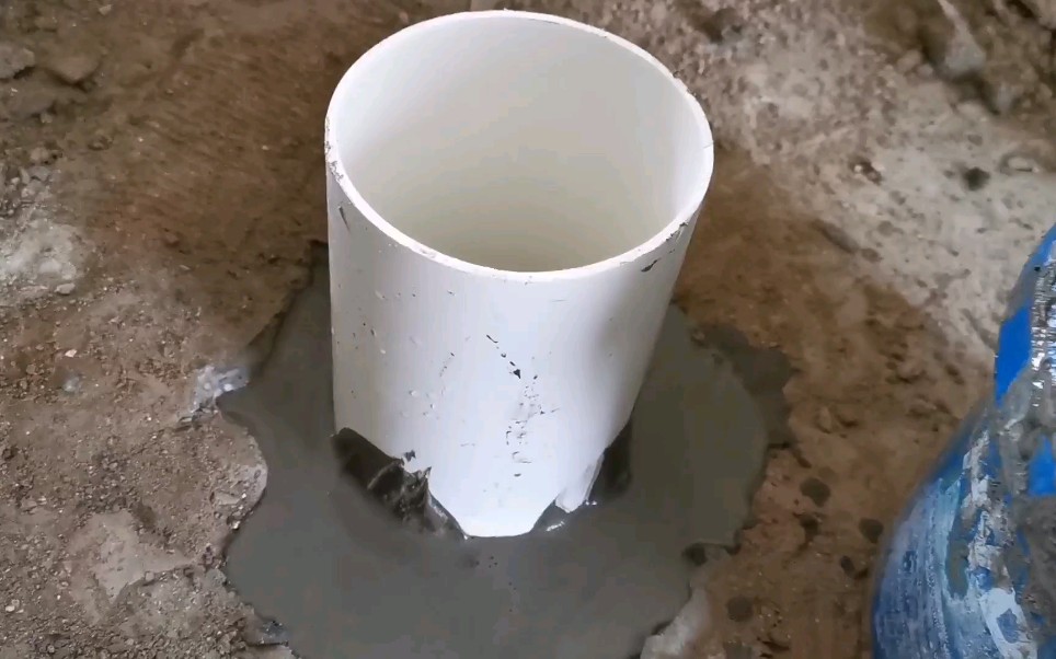 第一次见卫生间管口封堵,15年经验的防水老师傅这技术太棒了_哔哩哔哩