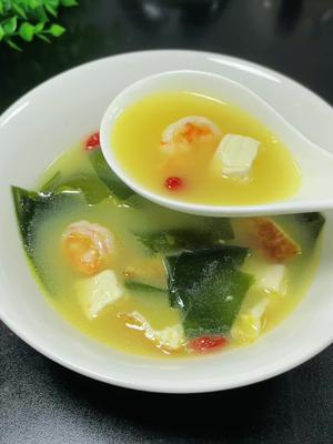 虾仁海带汤几个笨鸡蛋就能毫无难度的做出这么好喝浓白的汤鲜甜营养又