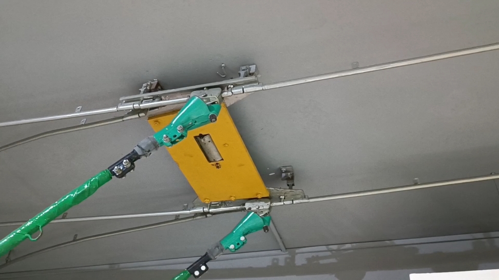 无轨电车分线器