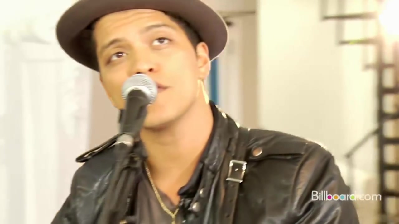 [图]Bruno Mars Just The Way You Are Studio Session LIVE!!!