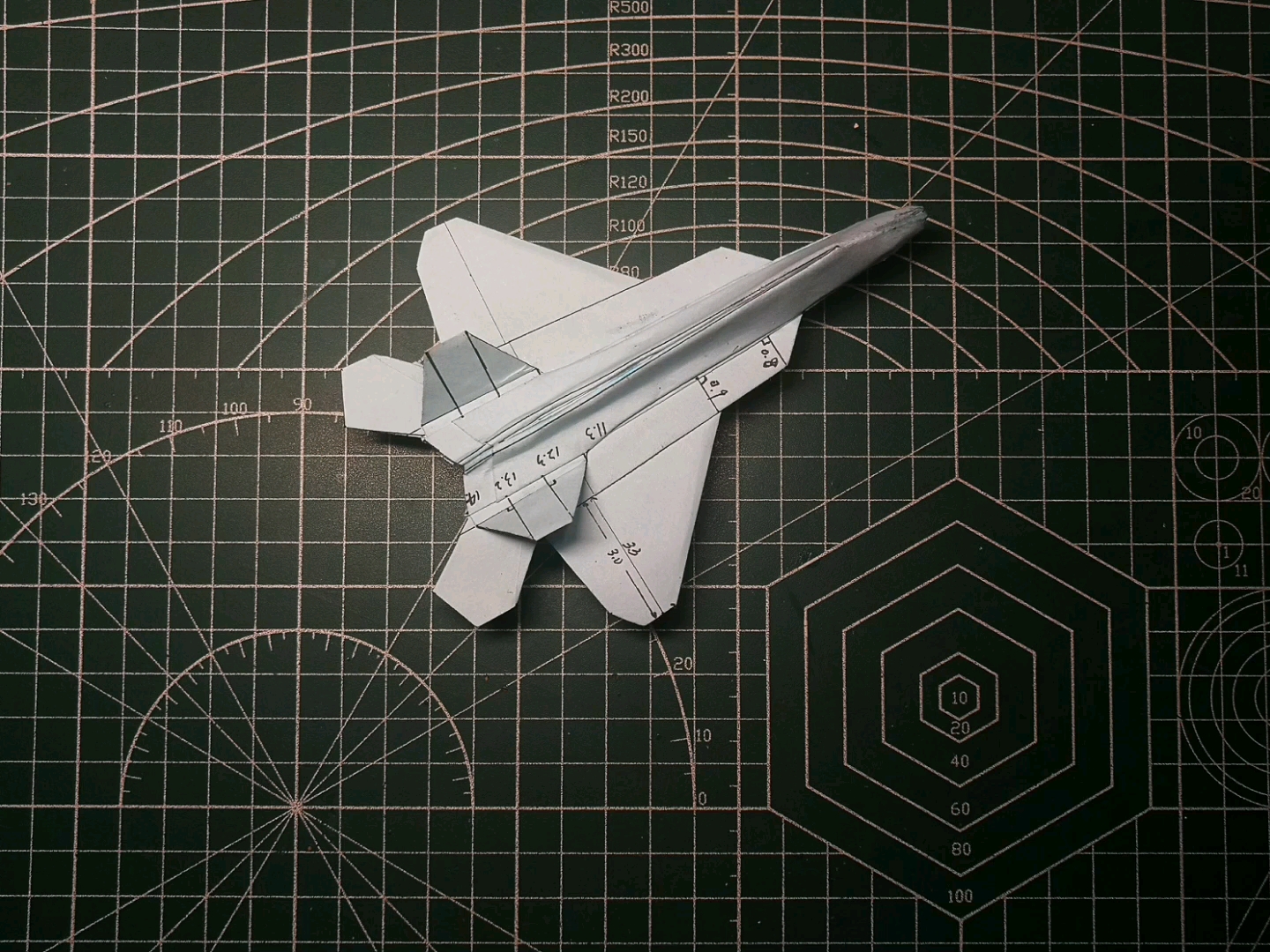 折纸教程美国f22战斗机原创一张a4纸纯折不剪裁手抛飞行十几米