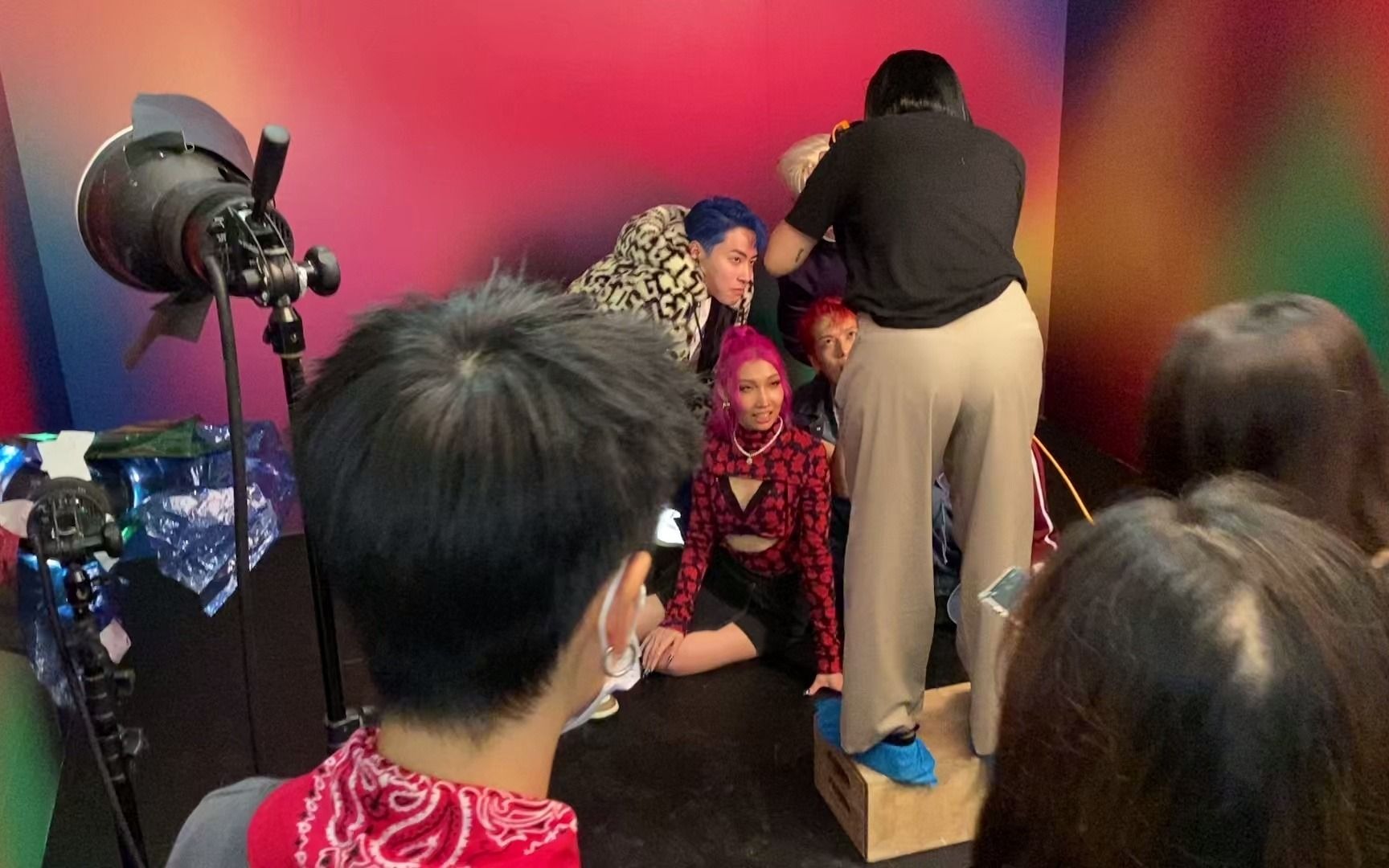 终于曝光王嘉尔新厂牌panthepack成员出现了王嘉尔karenciciicejsheon