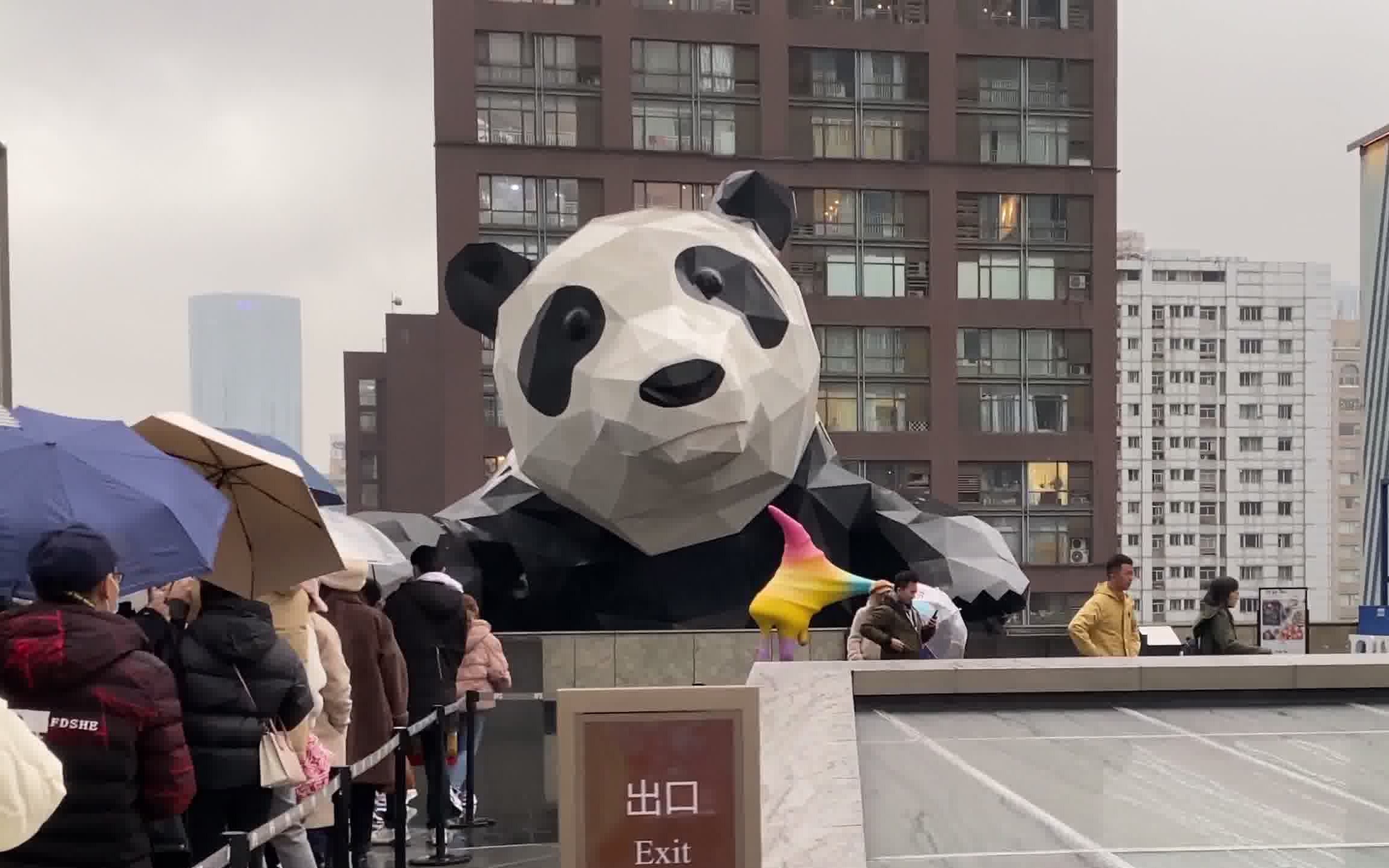 雨中漫步成都ifs国金中心&太古里 iphone 11 pro max 4k60p原片手持