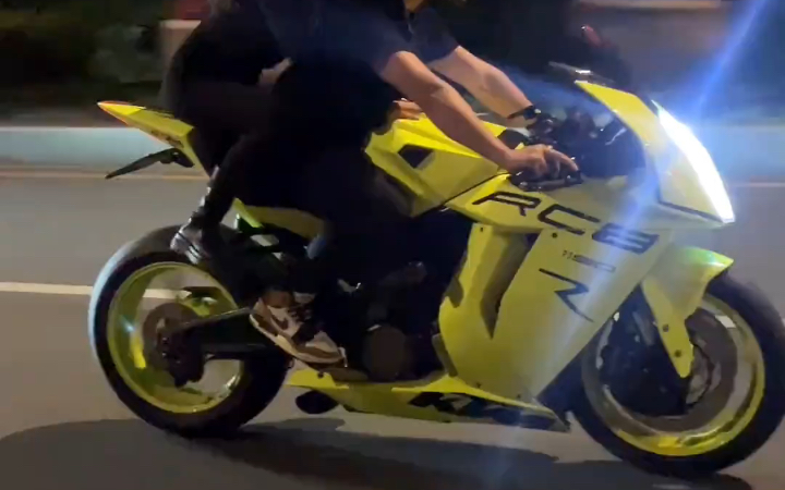 3w有很多选择 而我偏偏选择了刀锋400 #机车 #刀锋400 #封闭道路请勿