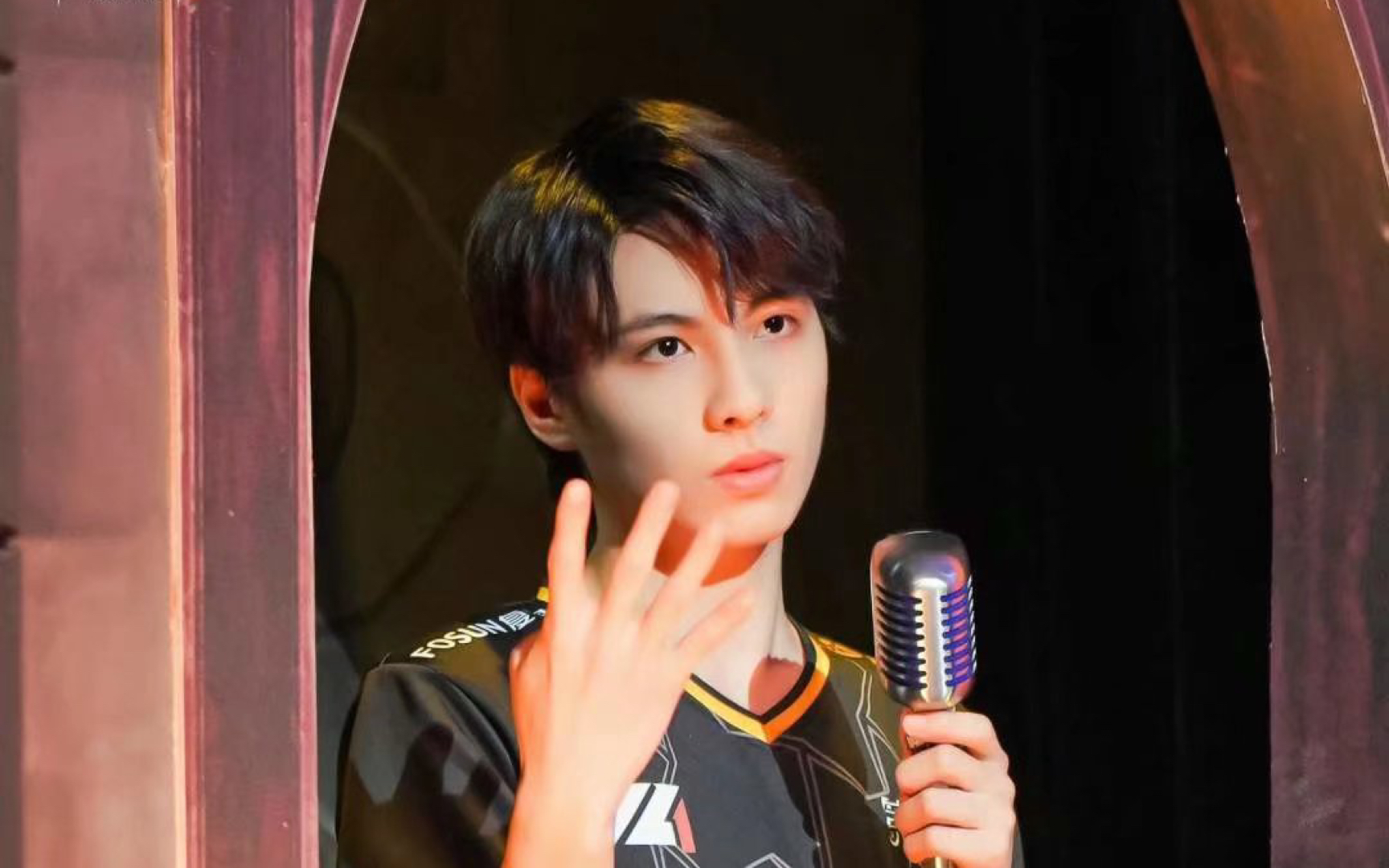 【狼队_487】"破碎感"不是他的代名词,他是我最坚强的小队长