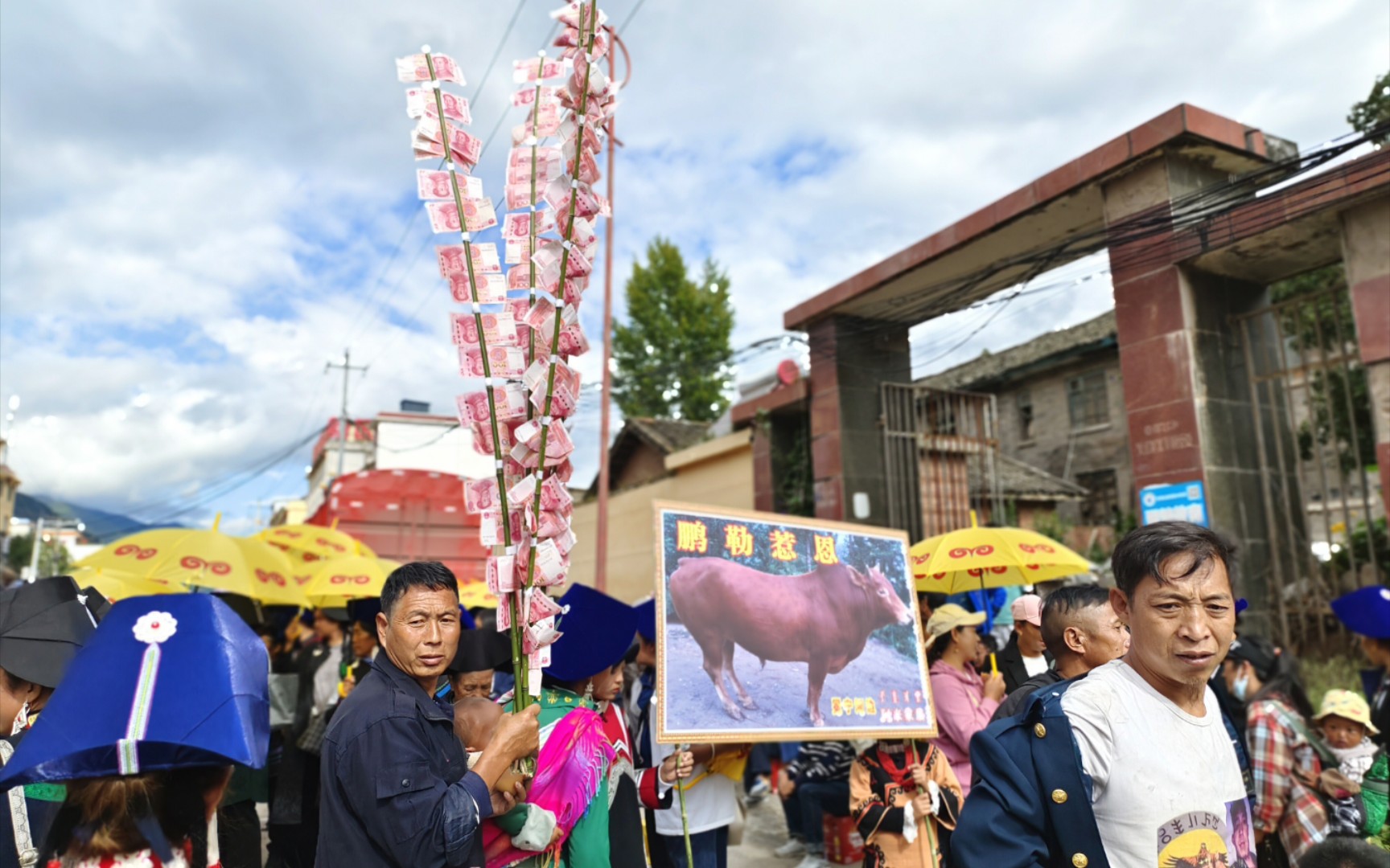 [图]丧迎中秋，喜德之歌——大凉山县城的彝族盛大葬礼