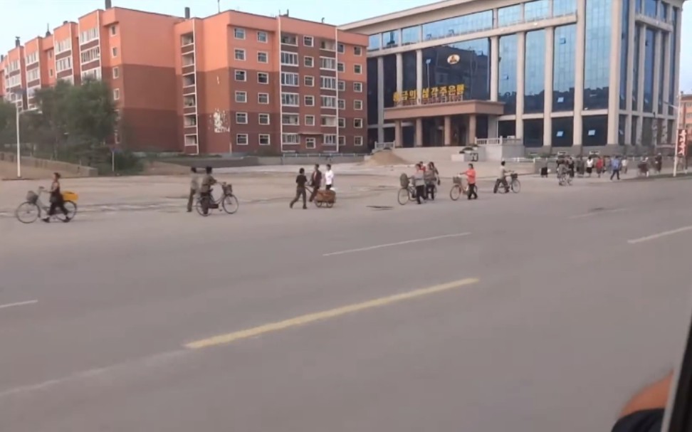 朝鲜罗先市街景 North Korea: Bus Ride in Rason City哔哩哔哩bilibili