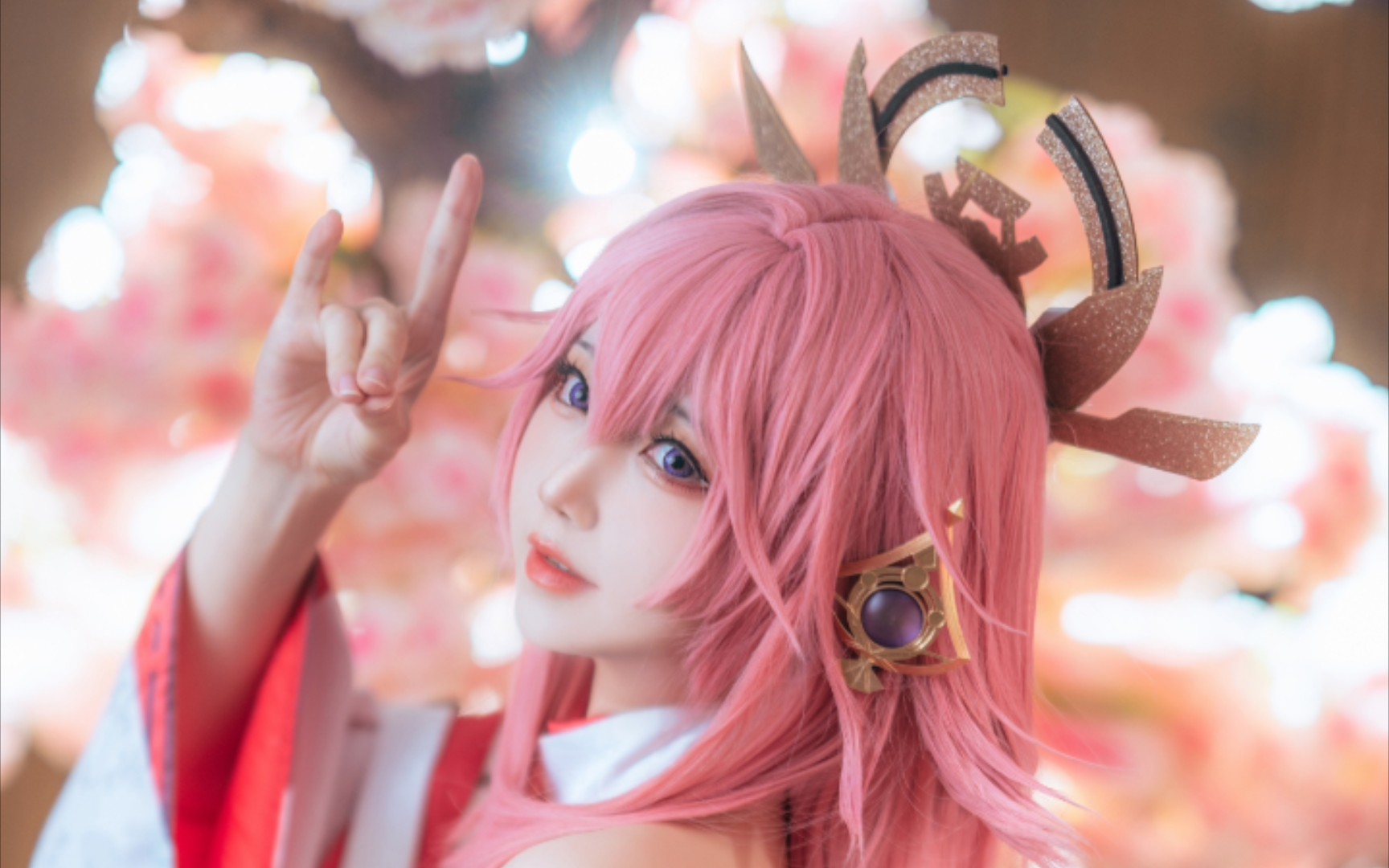 给不玩原神的小伙伴发八重神子cos图会发生什么