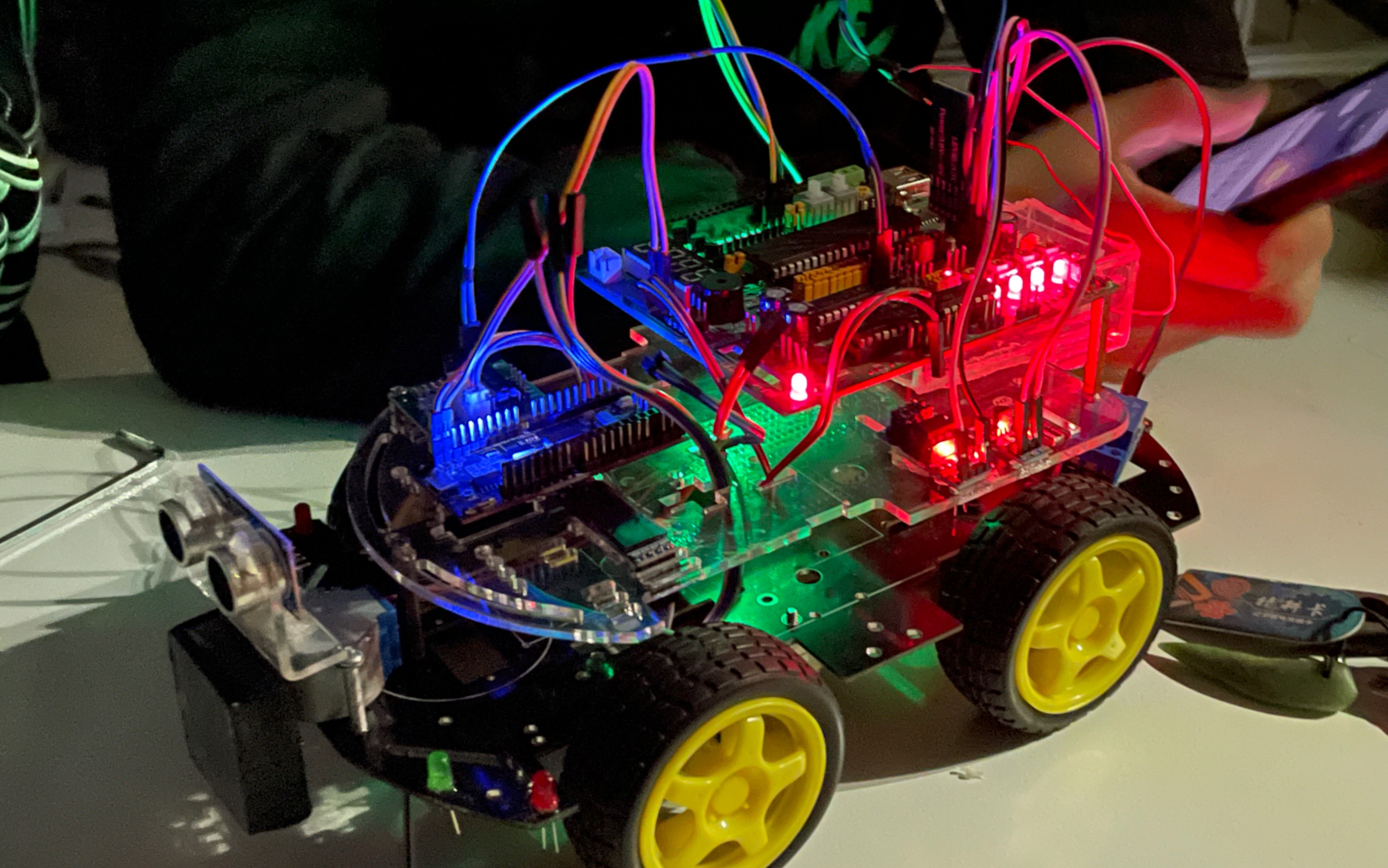 超声波避障小车,大一时的玩具.