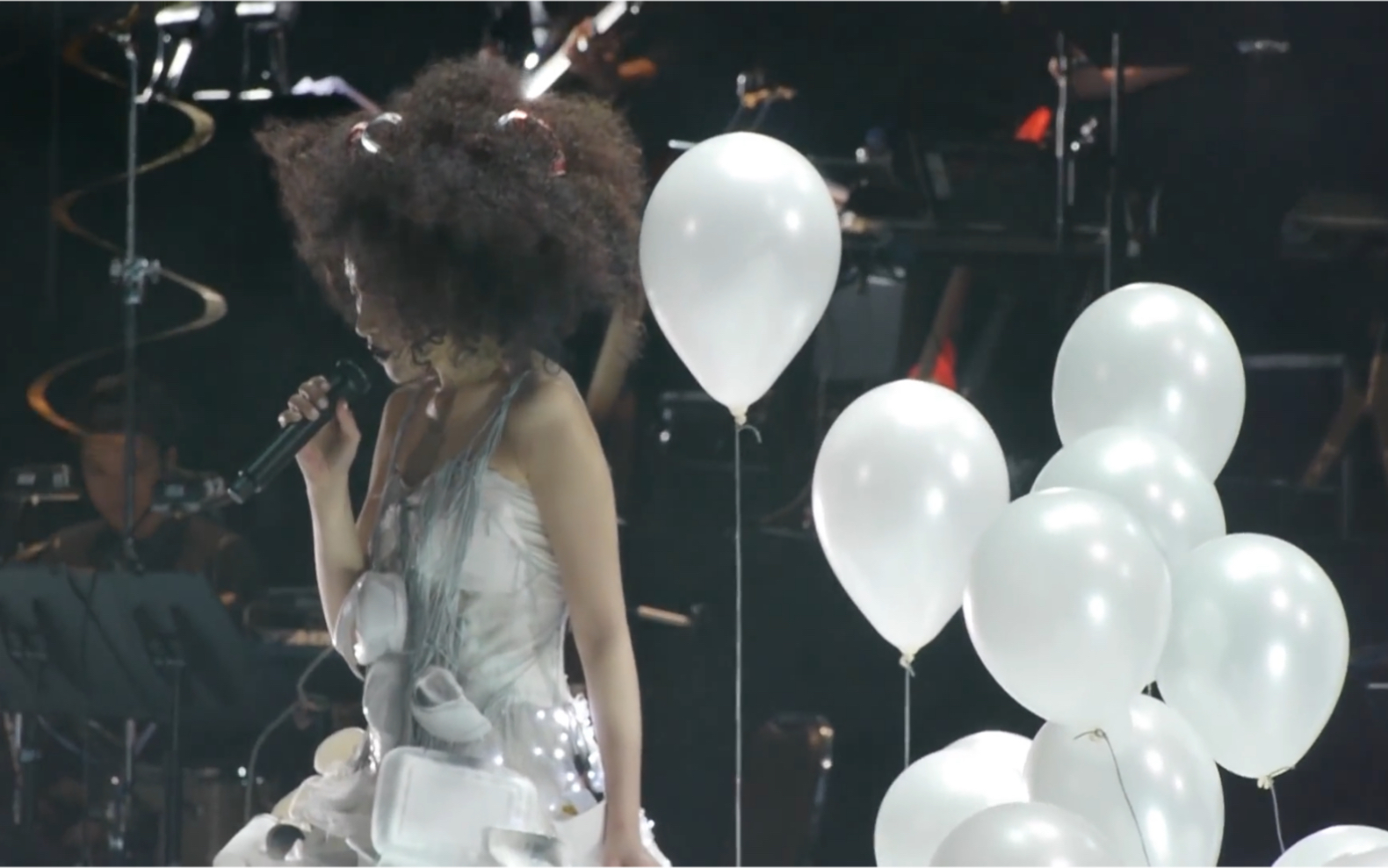 【王菀之】2011-10-29水·百合演唱会短片