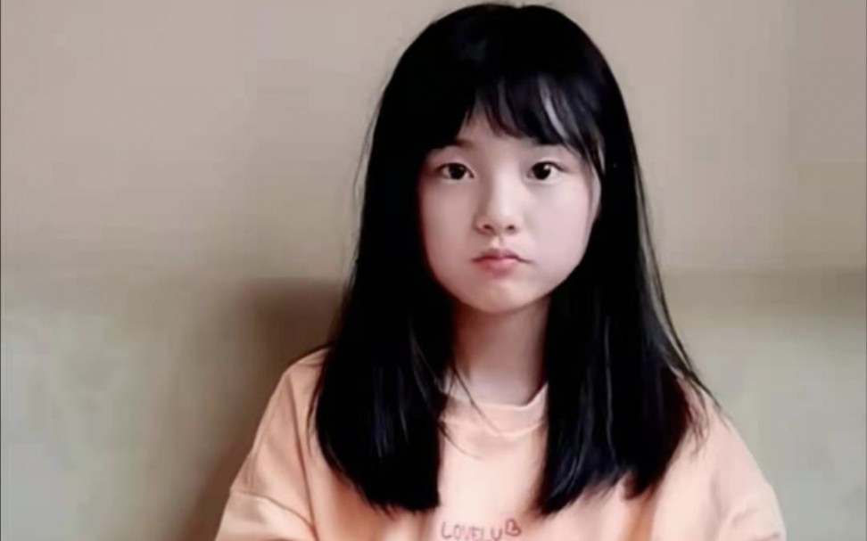 韩甜甜啊 你说你唱歌比我好长得也比我好就罢了 咋这腿还比我这个成年