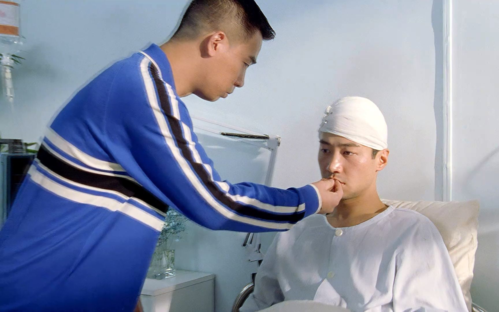 山鸡哥还是豪横,高进不吃东西,强行喂他吃一盒巧克力