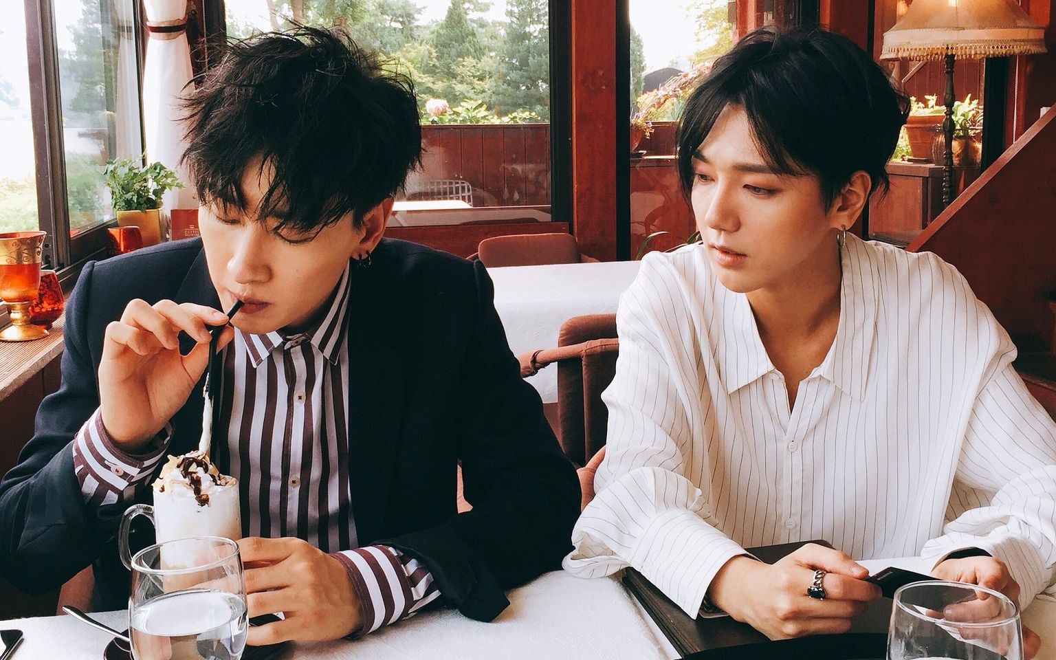 superjunior台历来人呐快来呀开箱咯拖孩girl要疯了