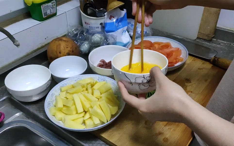 大学生自己在家做饭和好朋友一起吃73