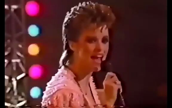 [图]Sheena Easton - Telefone (Long Distance Love Affair) Live Grammy Awards 1984