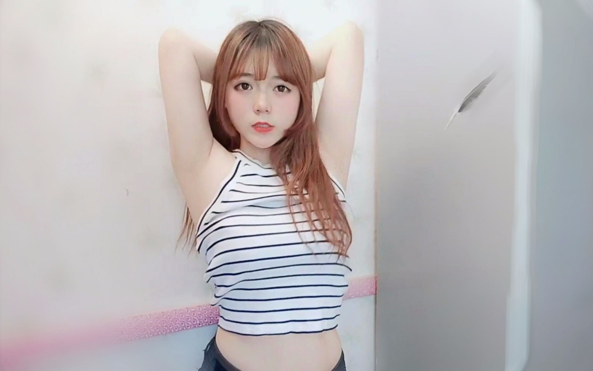 00后微胖少女减肥日记:小身板还妄想打流氓,扭来扭去还挺可爱!