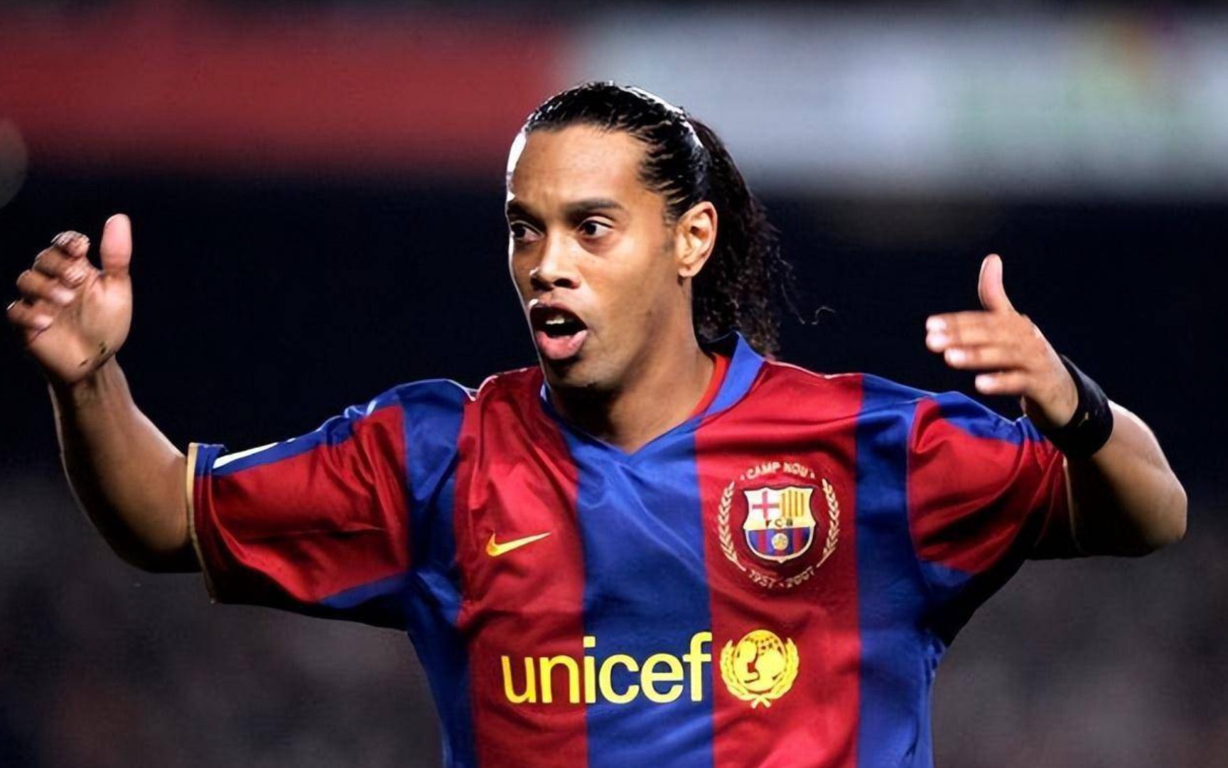 足球精灵小罗,人球一体